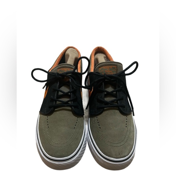 Nike SB Stefan Janoski Undefeated Olive - Picture 3 of 11